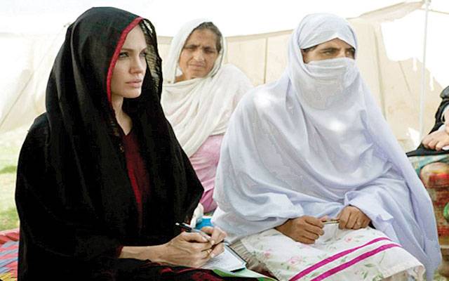 Angelina Jolie visits flood-hit Dadu