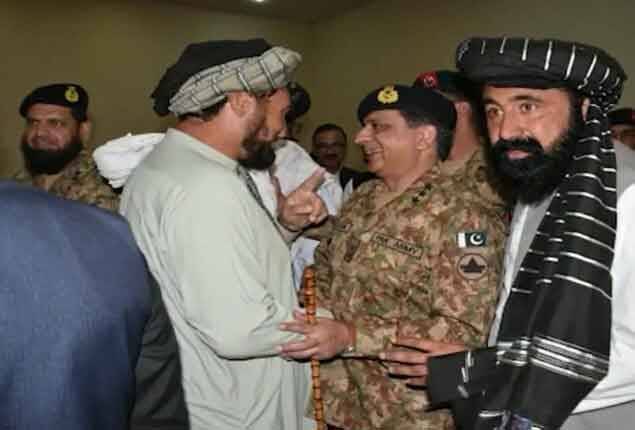 Peshawar Corps Commander meets tribal elders