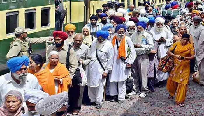 Over 300 Sikh yatrees from India to arrive in Lahore today