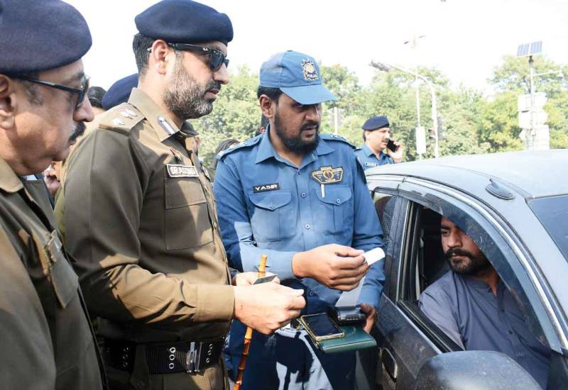 Digital challan system starts in Lahore