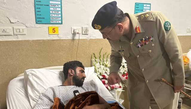 COAS inquires after health of Bannu CTD Op injured soldiers