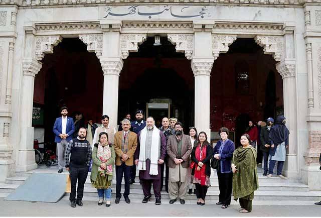 US Consul General cuts Christmas cake at Lahore Museum