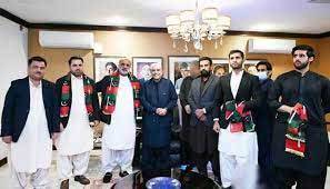 Balochistan political bigwigs join PPP after meeting Zardari 