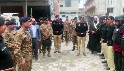 Army chief visits Peshawar blast site