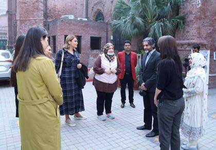 Azerbaijan delegation visits historical sites in Lahore