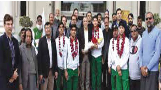 PSF holds reception for medalwinning Pakistan squash team