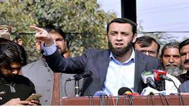 Imran using his injury as an excuse to avoid courts: Atta Tarar