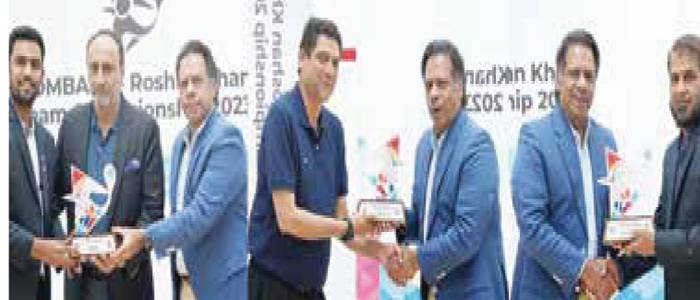 Jahangir Khan honours managing committee members of National Team Squash