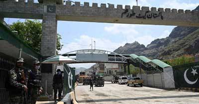 Minister annoyed over poor performance of depts at Torkham Border