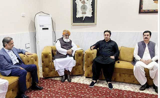 Bilawal arrives at Fazl’s residence to condole over Mufti’s demise