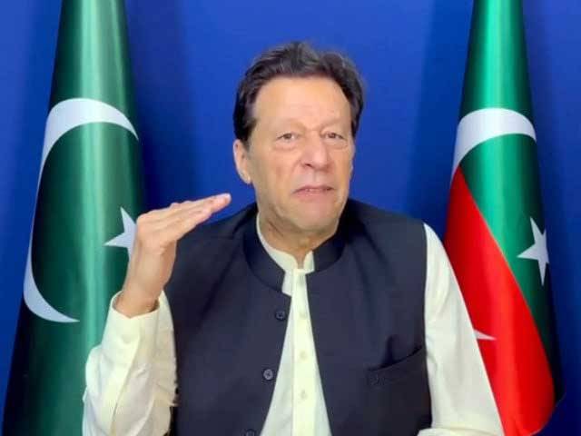 Imran calls for street protests to support CJP