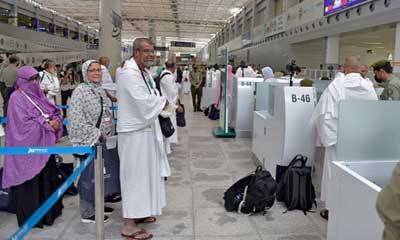 First direct flight carrying 340 Pakistani pilgrims lands at Jeddah airport