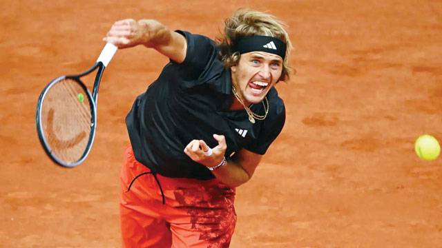 Zverev into third successive French Open semifinal