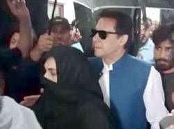 Bushra Bibi seeks private meeting with Imran Khan