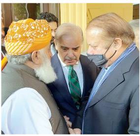 Nawaz, Fazl discuss seats adjustment ahead of polls