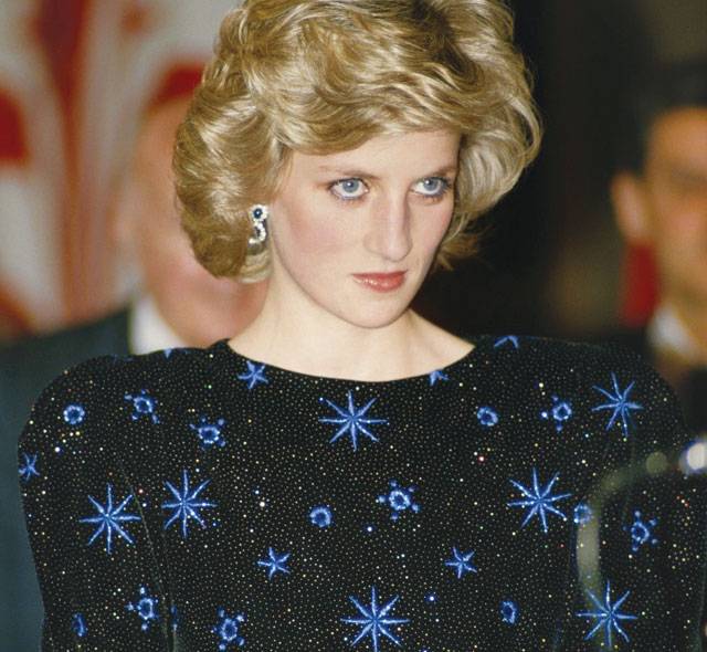 Princess Diana dress sells for record £900,000 at auction