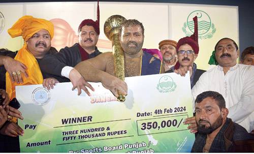 Sanwal Jhakar Pehlwan wins Rustam-e-Punjab Dangal title