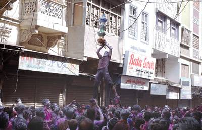 Hindu community celebrates Holi festival with fervour across northern Sindh