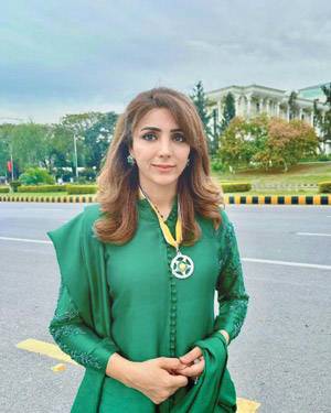 Naila Kiani receives ‘Sitara-e-Imtiaz’ for her achievements in mountaineering