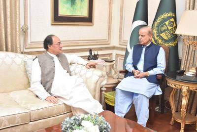 FM briefs PM on IMF talks ahead of US visit