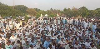 Lahore Police break up farmers’ protest at Mall Road