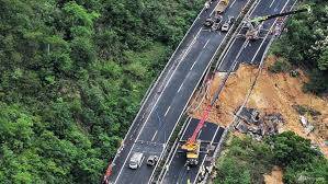 Southern China road collapse kills 24