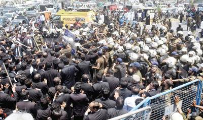 Lawyers go on strike after violent clashes with Lahore police