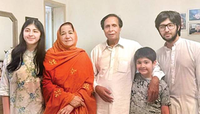 I will remain with Imran, says Parvez Elahi after release on bail