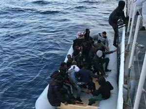 49 migrants dead after boat sinks off Yemen