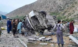 Afghanistan bus crash kills 17, injures 34