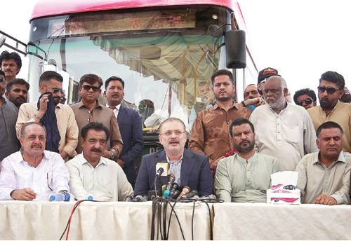 Sharjeel launches People’s Bus Service new route in Karachi