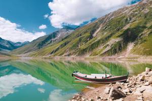 Kaghan’s monsoon majesty: Tourists revel in scenic splendor amid horse-riding, boating around Saiful Malook lake