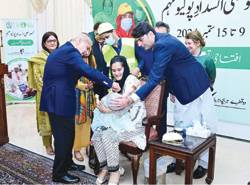 PM vows to make Pakistan polio-free through joint efforts