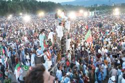 PTI workers clash with police after Islamabad rally exceeds time bar