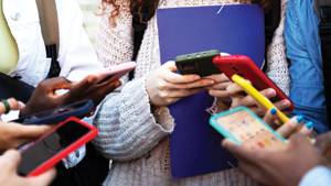 One of England’s biggest school academy trusts to ban phone use