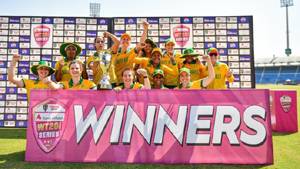 South Africa women clinch T20I series 2-1 with 8-wicket win over Pakistan