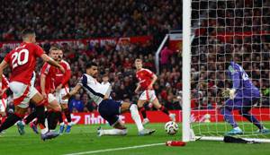 Spurs romp to 3-0 win over 10-man Manchester United