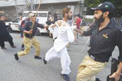 Man killed as Karachi Police clash with left, right-wing protesters