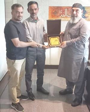 Abdul Rasheed honored with lifetime achievement award for his services to club cricket