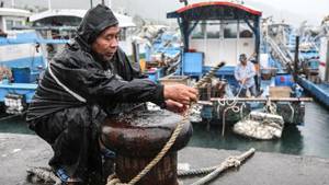 Taiwan battens down for Super Typhoon Kong-rey