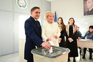 Moldovans vote in tense election on EU future