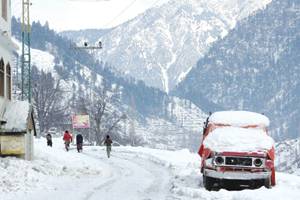 Heavy snowfall blankets upper parts of Mansehra