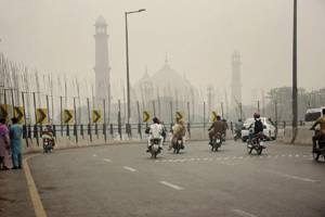 Motorway closed as smog hits record levels in Lahore