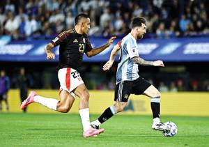 Superb Martinez strike gives Argentina 1-0 win over Peru