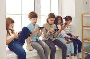 Australian eyes $30m fine for social media flouting under-16s ban