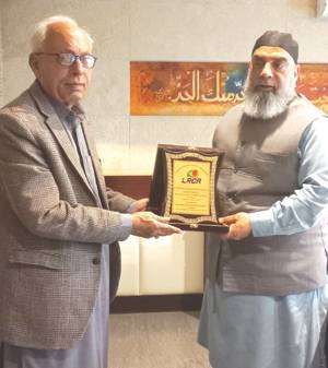 Mashhood Shirazi honoured for four-decade legacy in club cricket