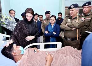 CM Punjab visits CMH Rawalpindi to boost morale of injured security personnel