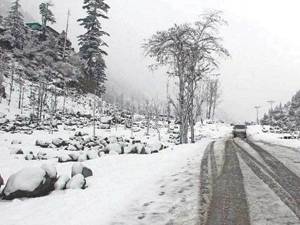 AJK’s picturesque Neelam Valley peaks receive first snowfall