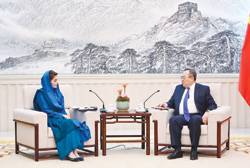 CM Maryam spends another busy day in China