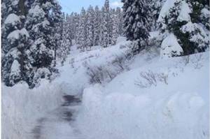 AJK’s higher reaches lash with heavy snowfall